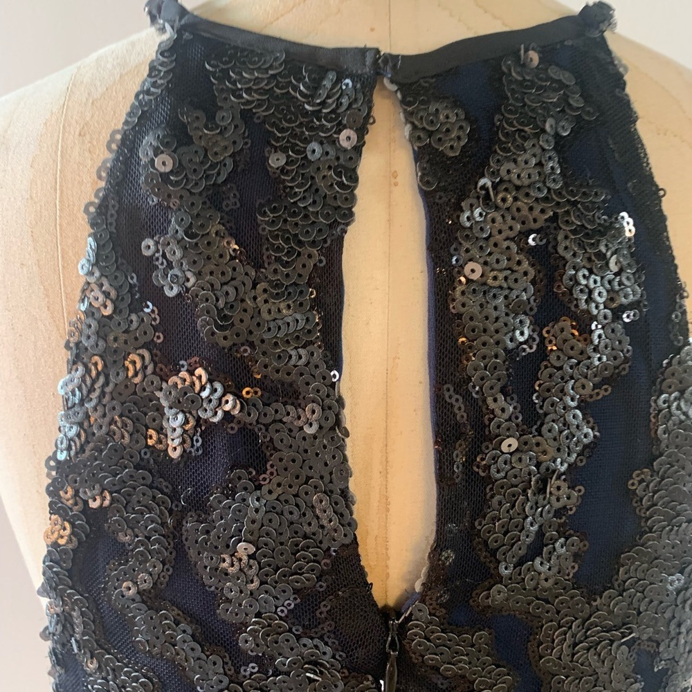 GREYLIN Women's Navy-Black Mesh & Gun Metal Sequin Wrap Front Dress Size Medium - Picture 7 of 11
